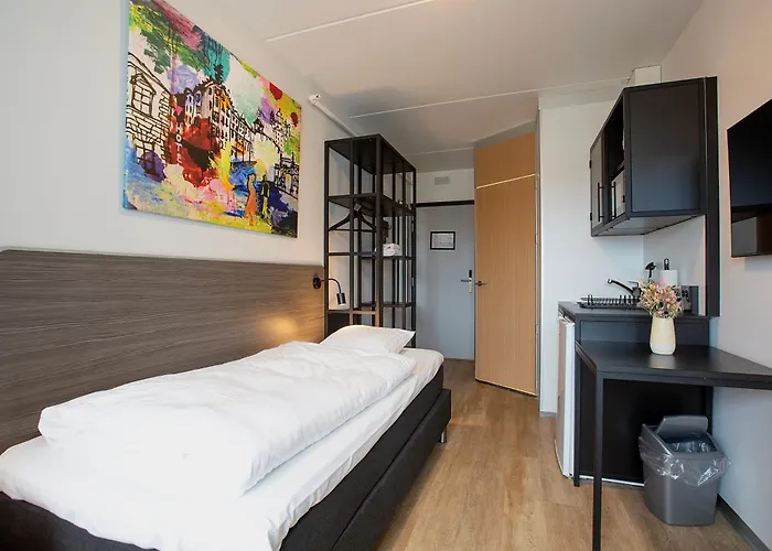 Cabinn Plus Esbjerg מלון 3*